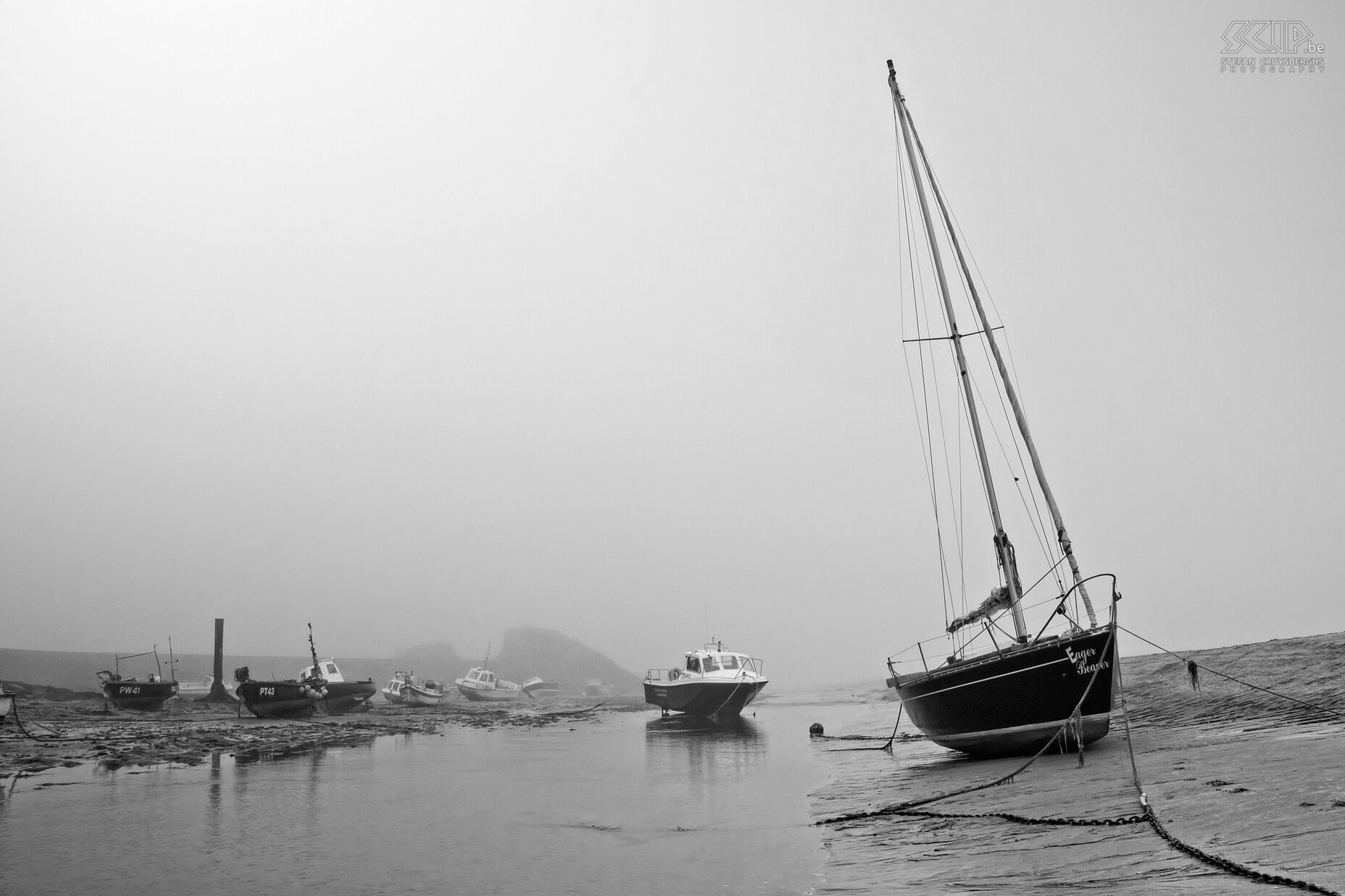 Bude - stranded boats A misty morning in Bude with the stranded boats in the Canal during low tide. Stefan Cruysberghs